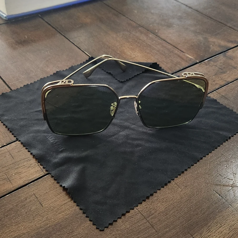 Fendi Gold Square Sunglasses - Picture 8 of 8